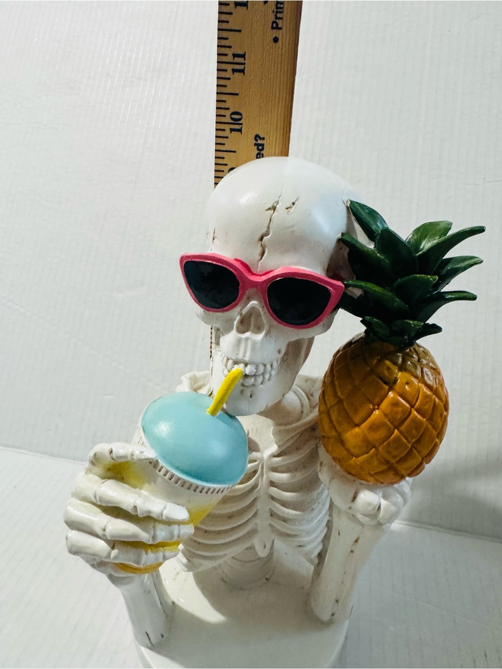 SUMMERWEEN SKELETON BUST WEARING SUNGLASSES HOLDING DRINK & PINEAPPLE DECOR BNWT